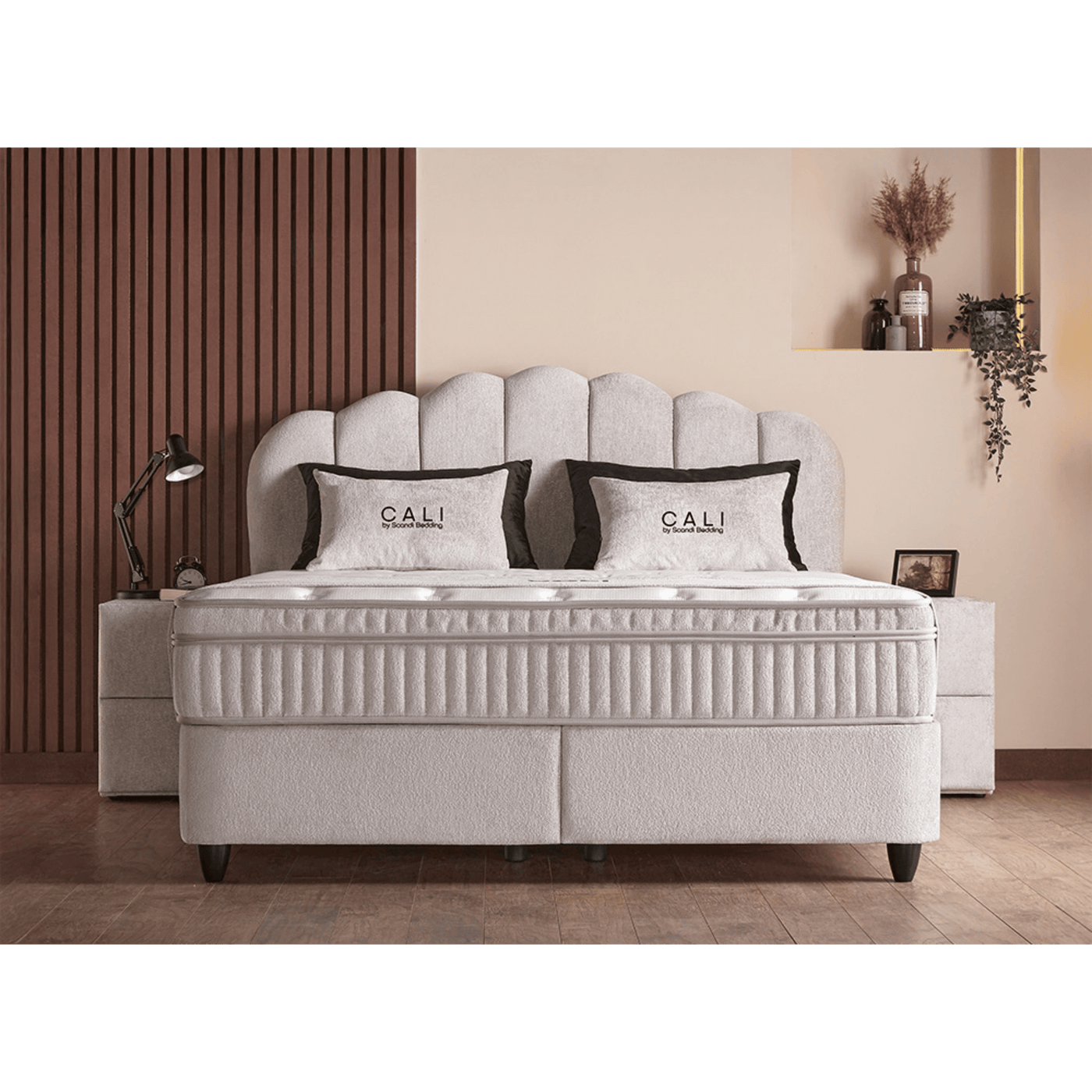 Lit Cali — Boxspring velours à tête galbée
