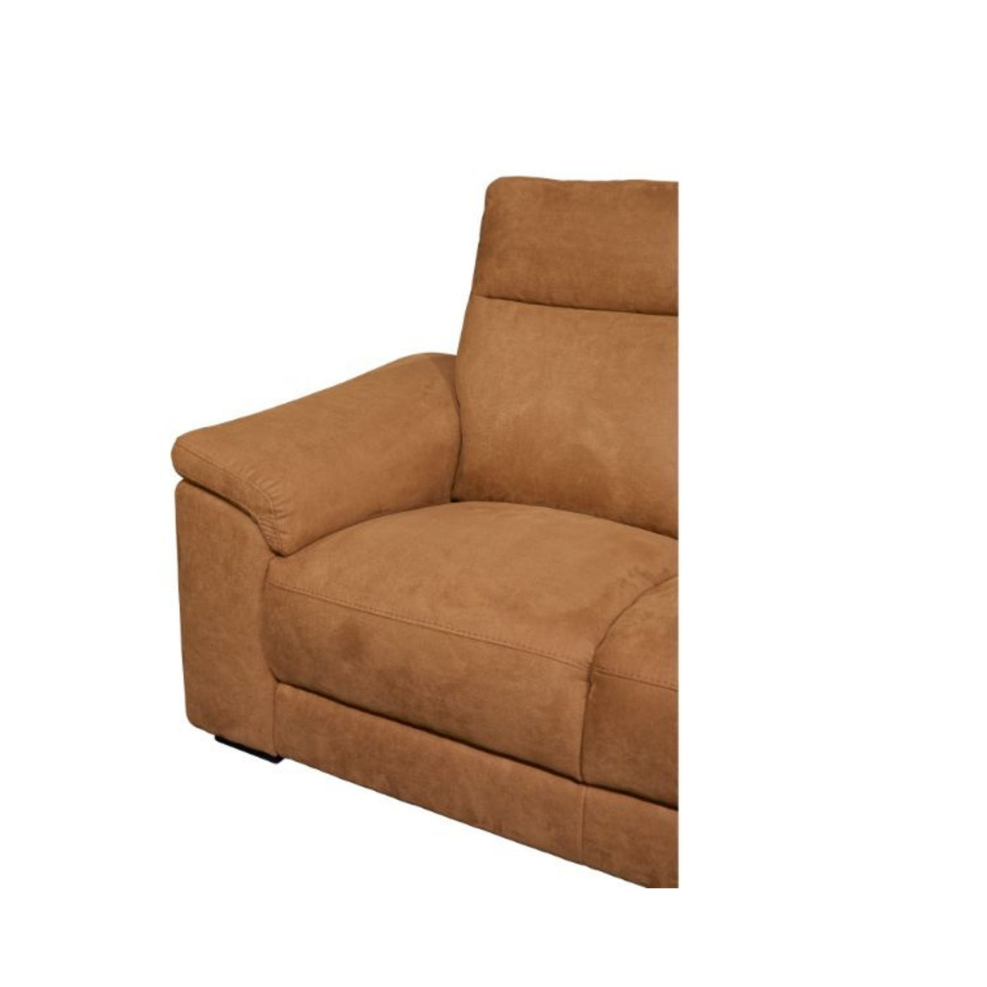 Accoudoir arrondi et assise du canapé Mirabel tissu Cognac