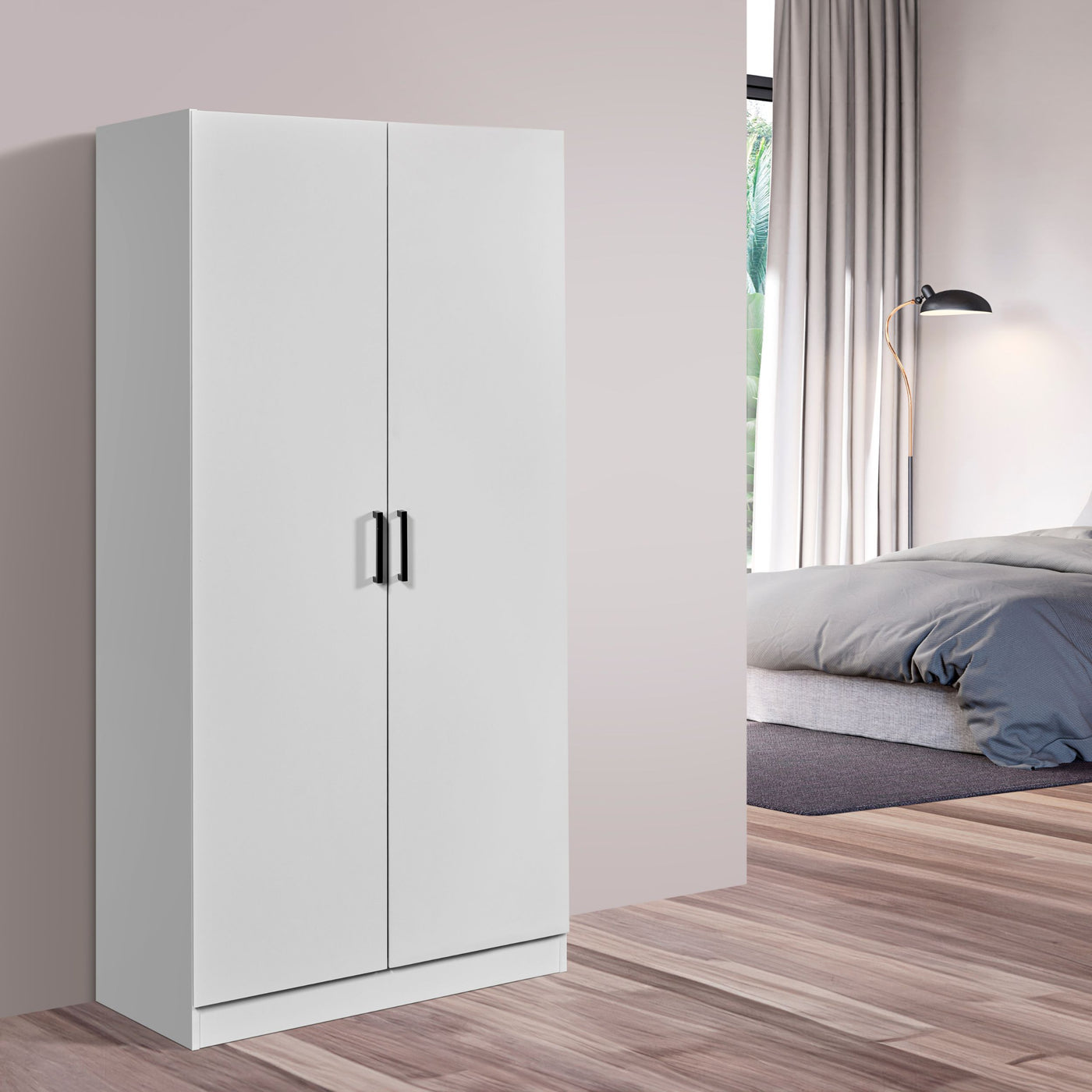 Rangement Wilson en décor papier sur panneaux de particules BLANC, armoire 2 portes blanche poignées noires en situation dans une chambre contemporaine au parquet