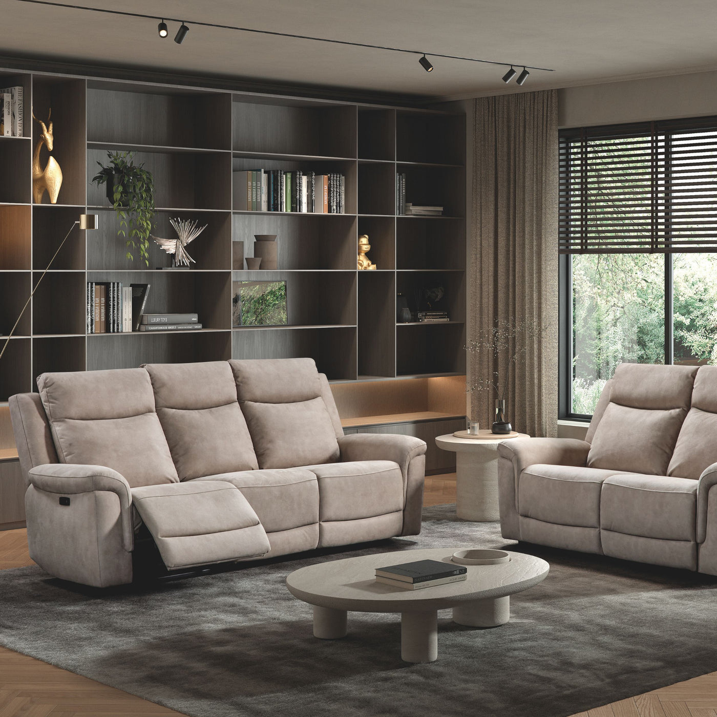 Canapé Newark TAUPE 3 places relax déployé et 2 places en salon moderne, tissu microfibre sable