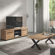 Salle à manger Rico (bi-ton Arizona Oak & Nero), meuble TV chêne clair et table basse pieds X noirs en ambiance salon