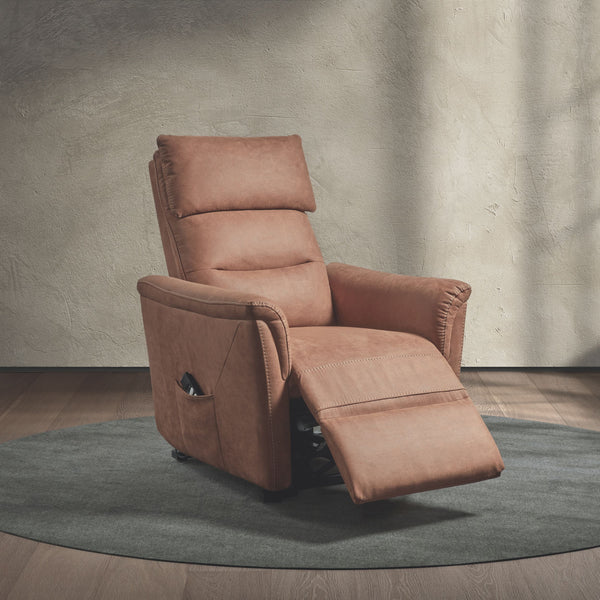 Fauteuil relax Mayenne en tissu cognac, vue de trois-quarts, position relax déployée