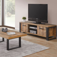 Salle à manger Onno (décor TROPIX), meuble TV avec téléviseur et coin table basse en ambiance salon