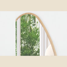 Miroir Rana — Forme organique, chêne vieilli
