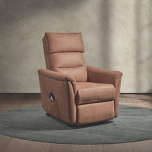 Fauteuil relax Mayenne en tissu cognac, vue de trois-quarts