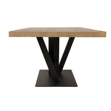 Salle à manger Sacha (Canyon Oak / Marmer / Nox), table à manger vue de profil sur piètement métal noir en V croisé