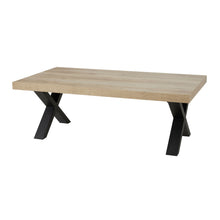 Salle à manger Rico (bi-ton Arizona Oak & Nero), table basse rectangulaire chêne clair à pieds X noirs en vue trois-quarts sur fond blanc 