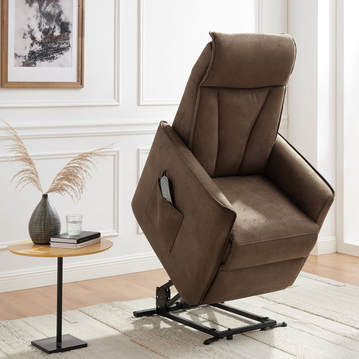 Fauteuil relax Levi en tissu brun foncé, fonction releveur (lift) pour se relever facilement