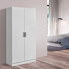 Rangement Wilson en décor papier sur panneaux de particules BLANC, armoire 2 portes blanche poignées noires en situation dans une chambre contemporaine au parquet