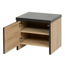 Chevet Phaedra porte battante ouverte : intérieur FRENCH OAK avec étagère, plateau NOX