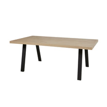 Salle à manger Marnix (French Oak), table fixe à pieds droits métal noir, packshot trois quarts