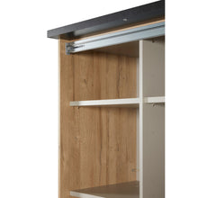 Détail intérieur haut de l'armoire Phaedra : étagères, rail coulissant et fond FRENCH OAK