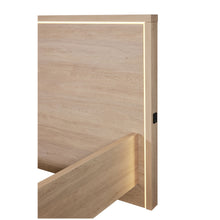Détail tête de lit Udine URBAN OAK : éclairage LED intégré et interrupteur 