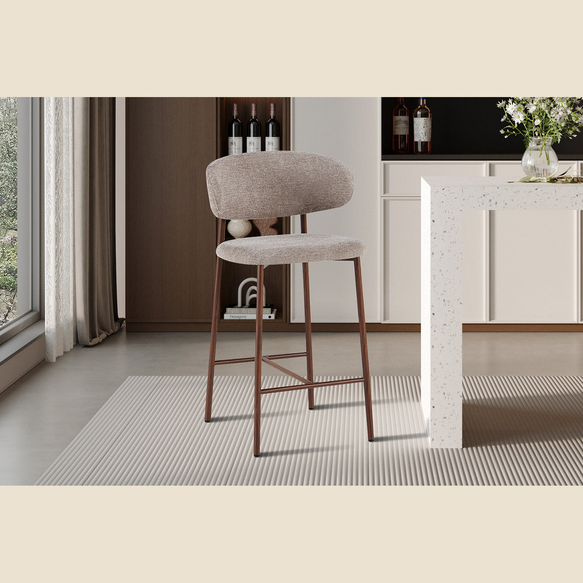 Chaise de comptoir Coco — Tissu chiné, pied naturel ou noyer