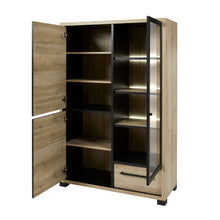 Salle à manger Rico (bi-ton Arizona Oak & Nero), vitrine LED toutes portes ouvertes révélant étagères éclairées et rangements 