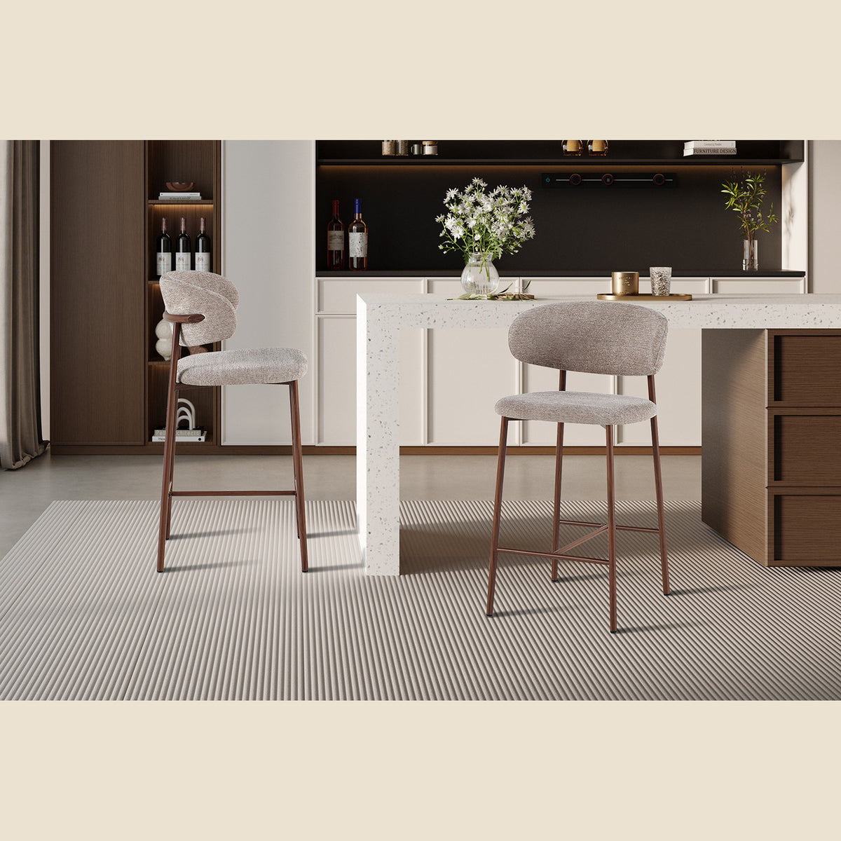 Chaise de comptoir Coco — Tissu chiné, pied naturel ou noyer