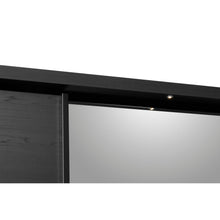 Détail haut porte miroir armoire Rosie NOX avec LED de cornice allumés