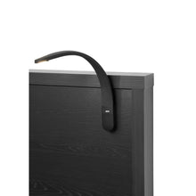 Liseuse LED allumée sur tête de lit Rosie NOX, bras orientable noir mat avec port USB