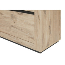 Salle à manger Sacha (Canyon Oak / Marmer / Nox), détail angle inférieur façade chêne et socle noir