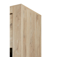 Salle à manger Sacha (Canyon Oak / Marmer / Nox), détail angle supérieur et côté chêne de la colonne